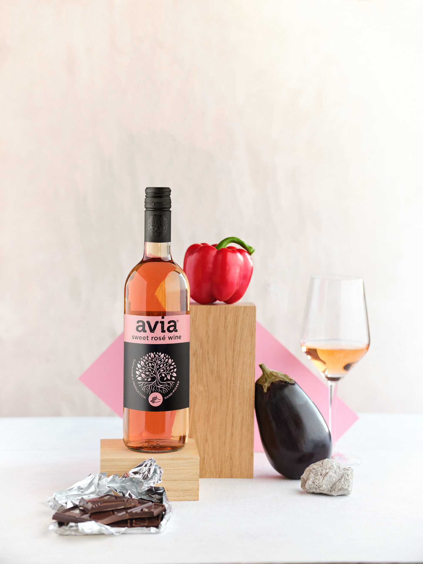 Avia sweet rose wine